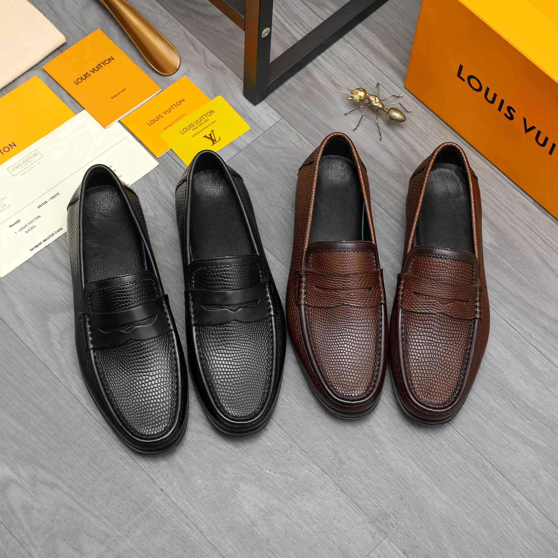 Men's shoes 💰p442 Product trademark: LV (Louis Vuitton) business slip-on leather shoes. Regular size: 38-46 (45.46 is custom-made and non-refundable) Product materials: Selected high-quality grained cowhide upper, cowhide lining, rubber outsole